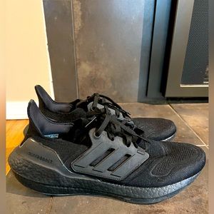 ULTRABOOST 22 RUNNING SHOES Size 10